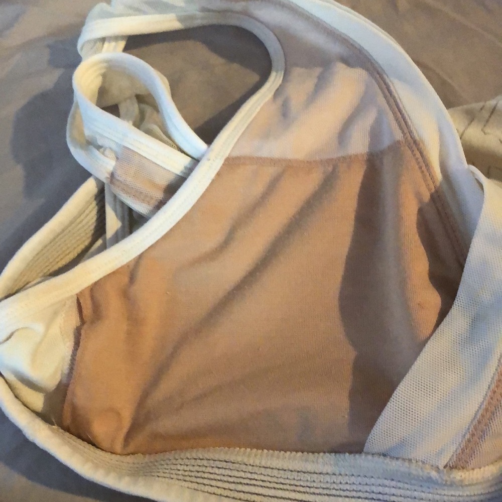 - Rare Lululemon sports bra size 6 🌸 - Picture 6 of 7